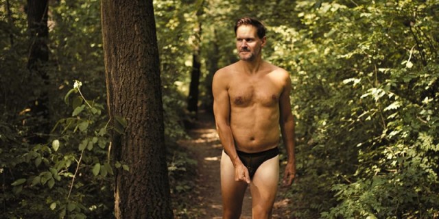 Nackte Männer im Wald