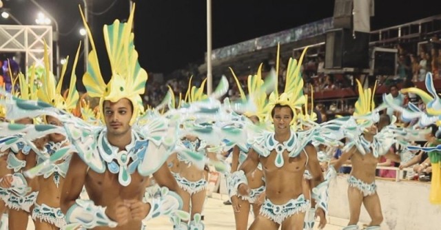 Gualeguaychú: El país del carnaval /  The Carnival  ()