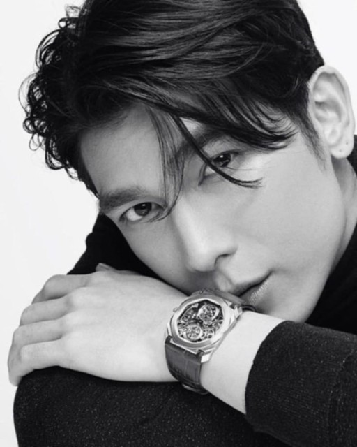 Mew Suppasit Jongcheveevat