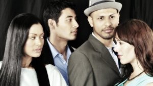 &#039;Gay movies&#039; ESPERANDO - Corto gay/lésbico completo [Renacer Films]